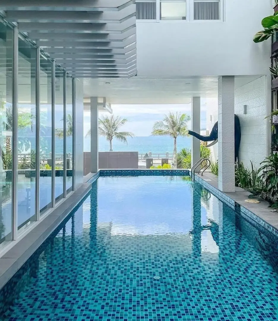 Ocean View Villa - 8 Bedrooms - In Great Location - Just 10M From The Beach 나트랑 0*,  베트남