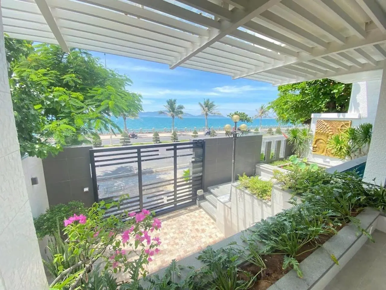 Ocean View Villa - 8 Bedrooms - In Great Location - Just 10M From The Beach 나트랑 0*,  베트남