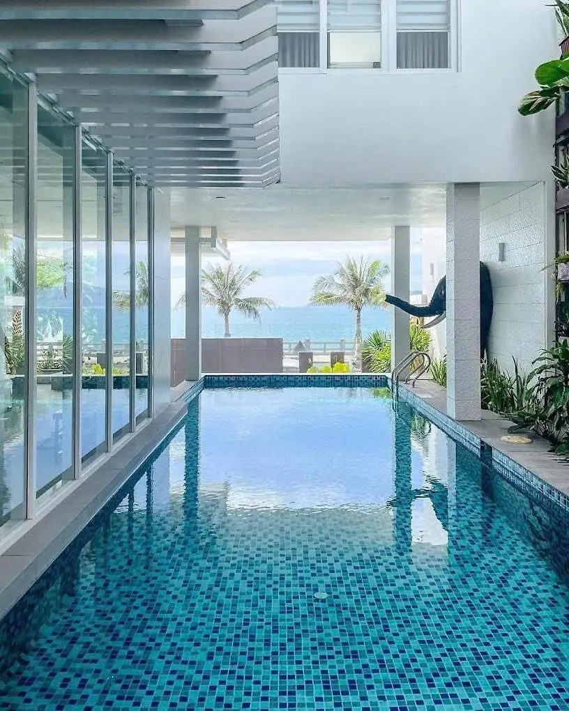 Ocean View Villa - 8 Bedrooms - In Great Location - Just 10M From The Beach 나트랑 0*,