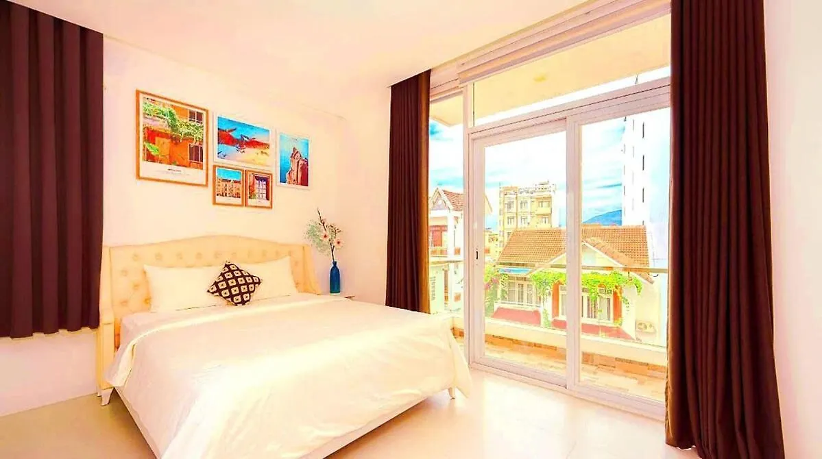 Ocean View Villa - 8 Bedrooms - In Great Location - Just 10M From The Beach 나트랑 0*,  베트남