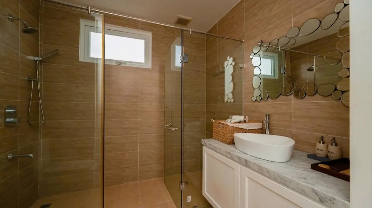 Ocean View Villa - 8 Bedrooms - In Great Location - Just 10M From The Beach 나트랑